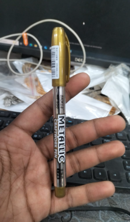 Matalic marker golden